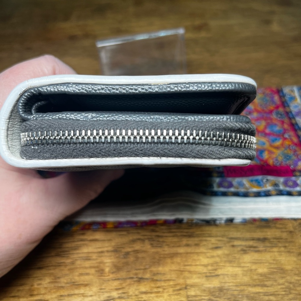 Saint Laurent Grey Pebbled Leather Compact Wallet with White Trim - Picture 7 of 10